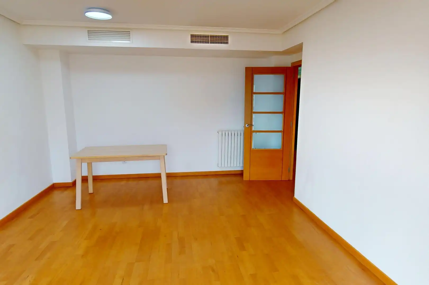 Wohnung zum Verkauf in Valencia mit Klimaanlage, Parkett und Gemeinschaftspool