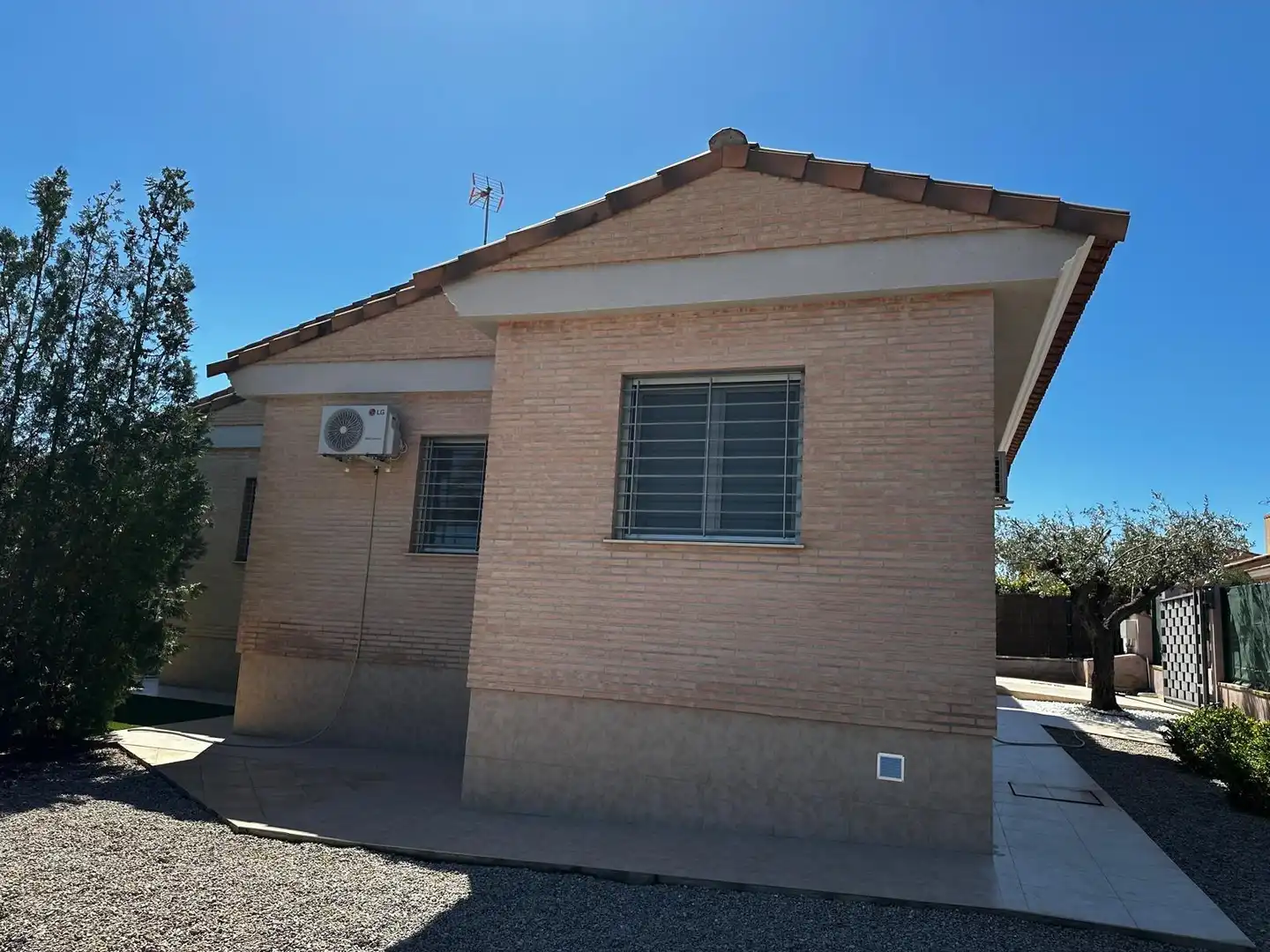 Vista exterior de Casa o xalet en venda en Llíria amb Aire condicionat, Calefacció i Terrassa