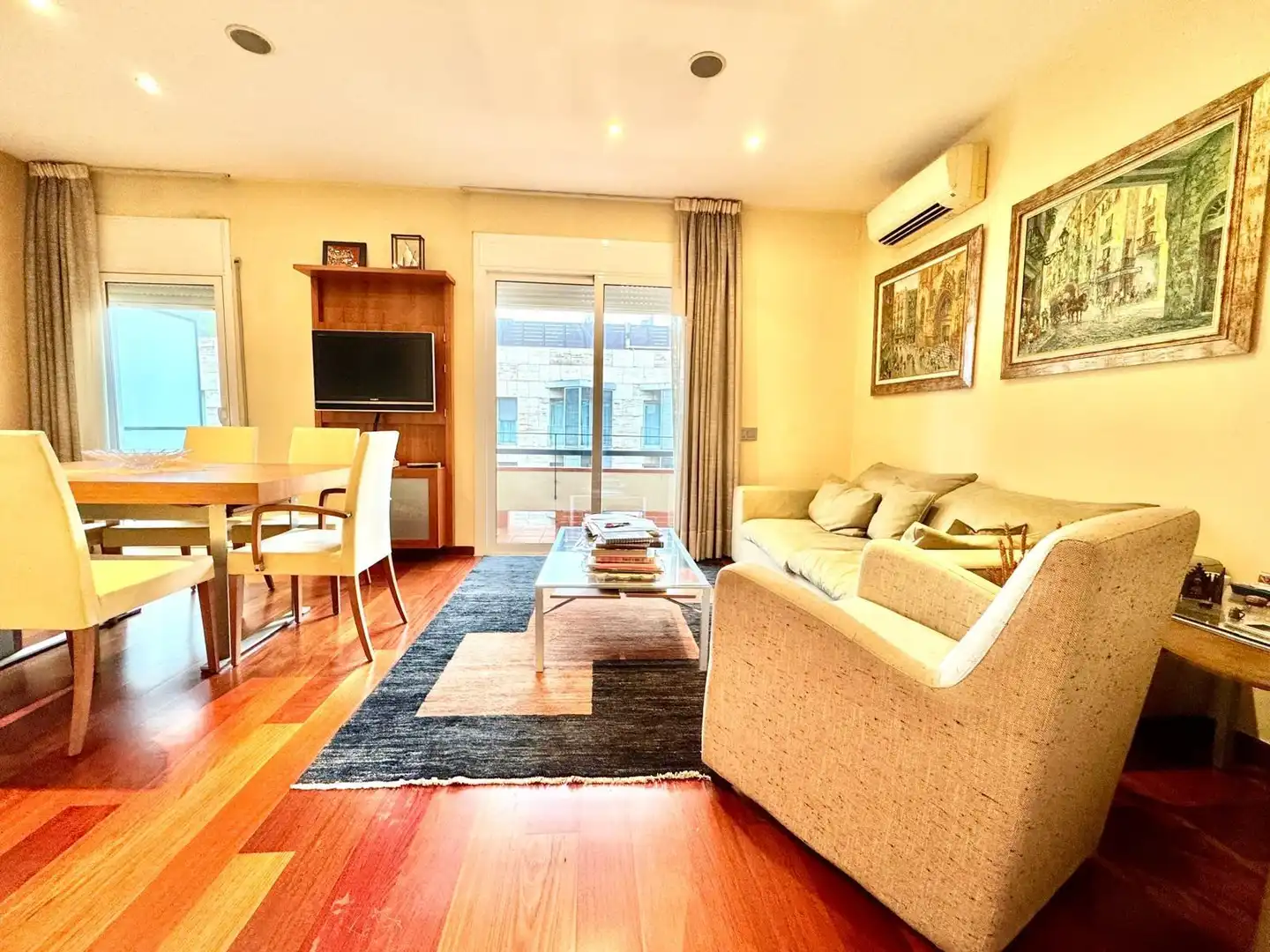 Wohnzimmer von Wohnung zum Verkauf in  Barcelona Capital mit Klimaanlage, Heizung und Parkett