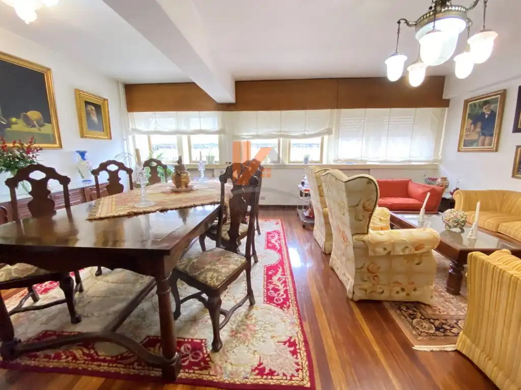 Comedor de Piso en venta en Santiago de Compostela  con Calefacción y Horno