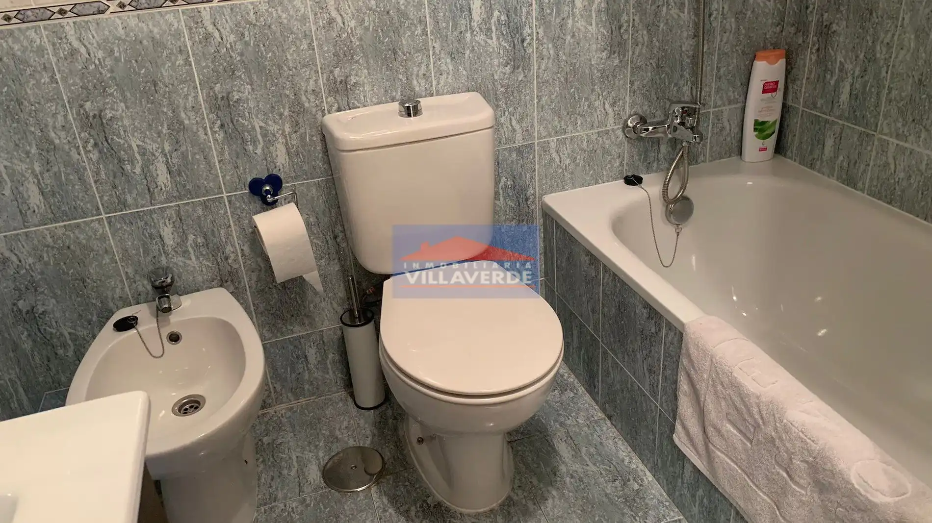 Bathroom of Flat for rent in Cangas   with Furnished, TV and Balcony
