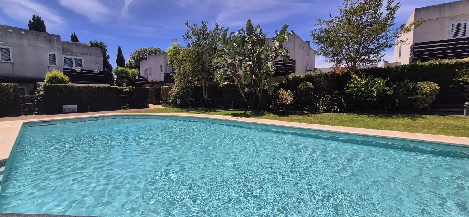 Schwimmbecken von Einfamilien-Reihenhaus zum Verkauf in Mont-roig del Camp mit Klimaanlage, Privatgarten und Terrasse