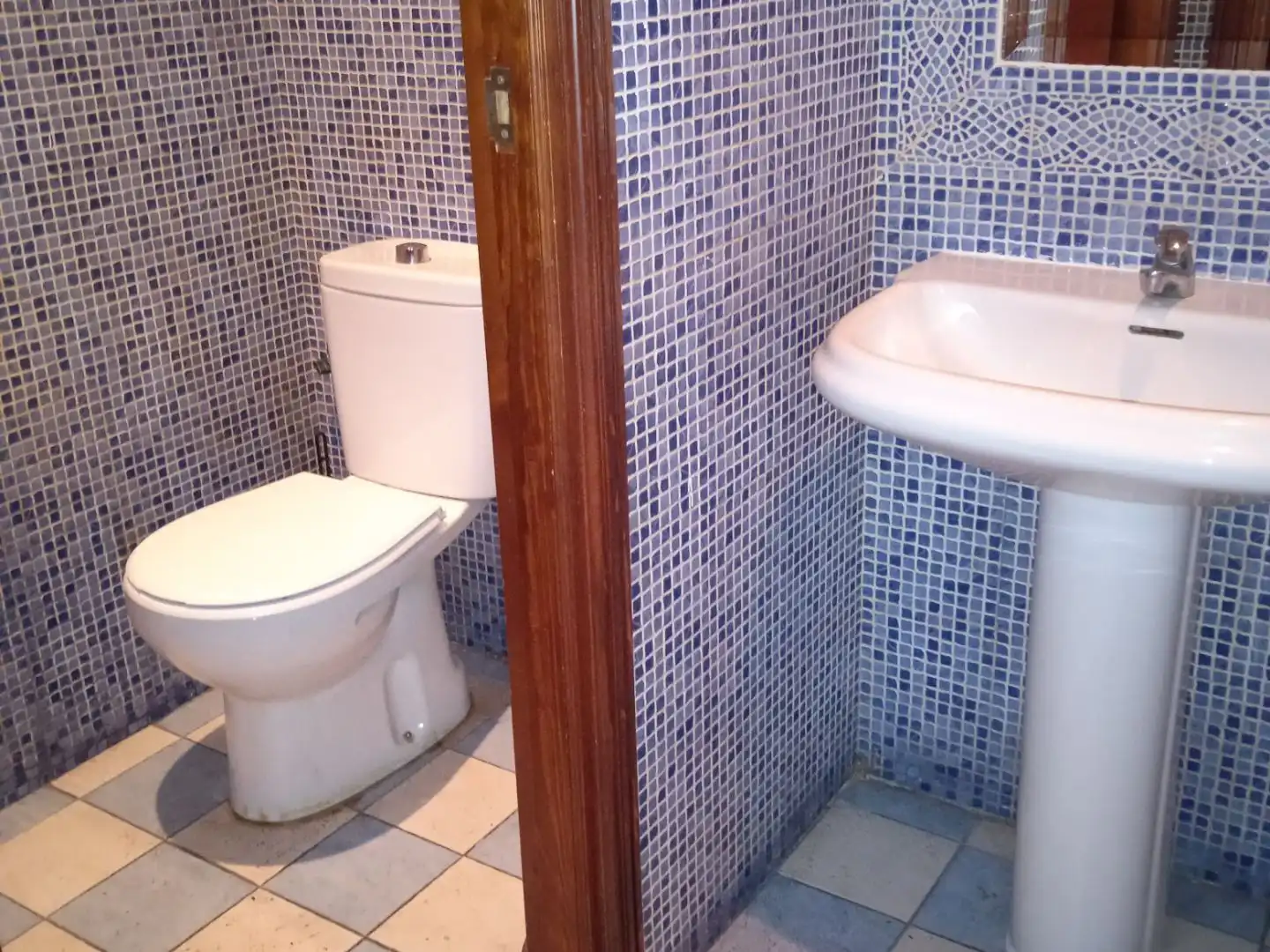 Bany de Local de lloguer en Alcorcón amb Aire condicionat