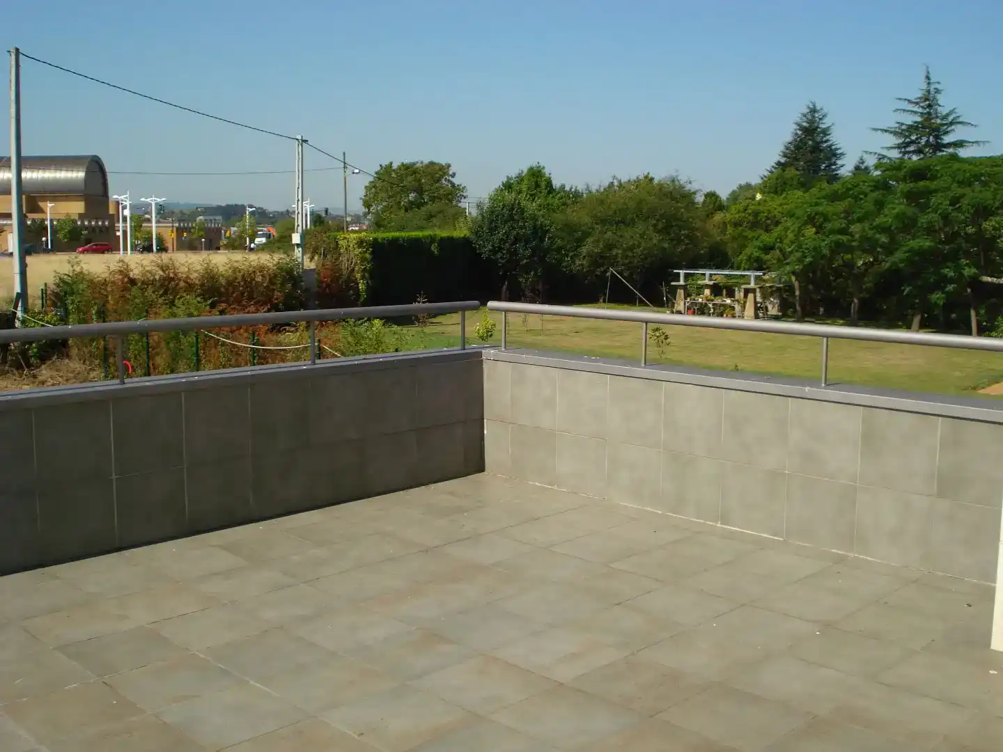 Terrassa de Casa o xalet en venda en Gijón  amb Jardí privat i Traster