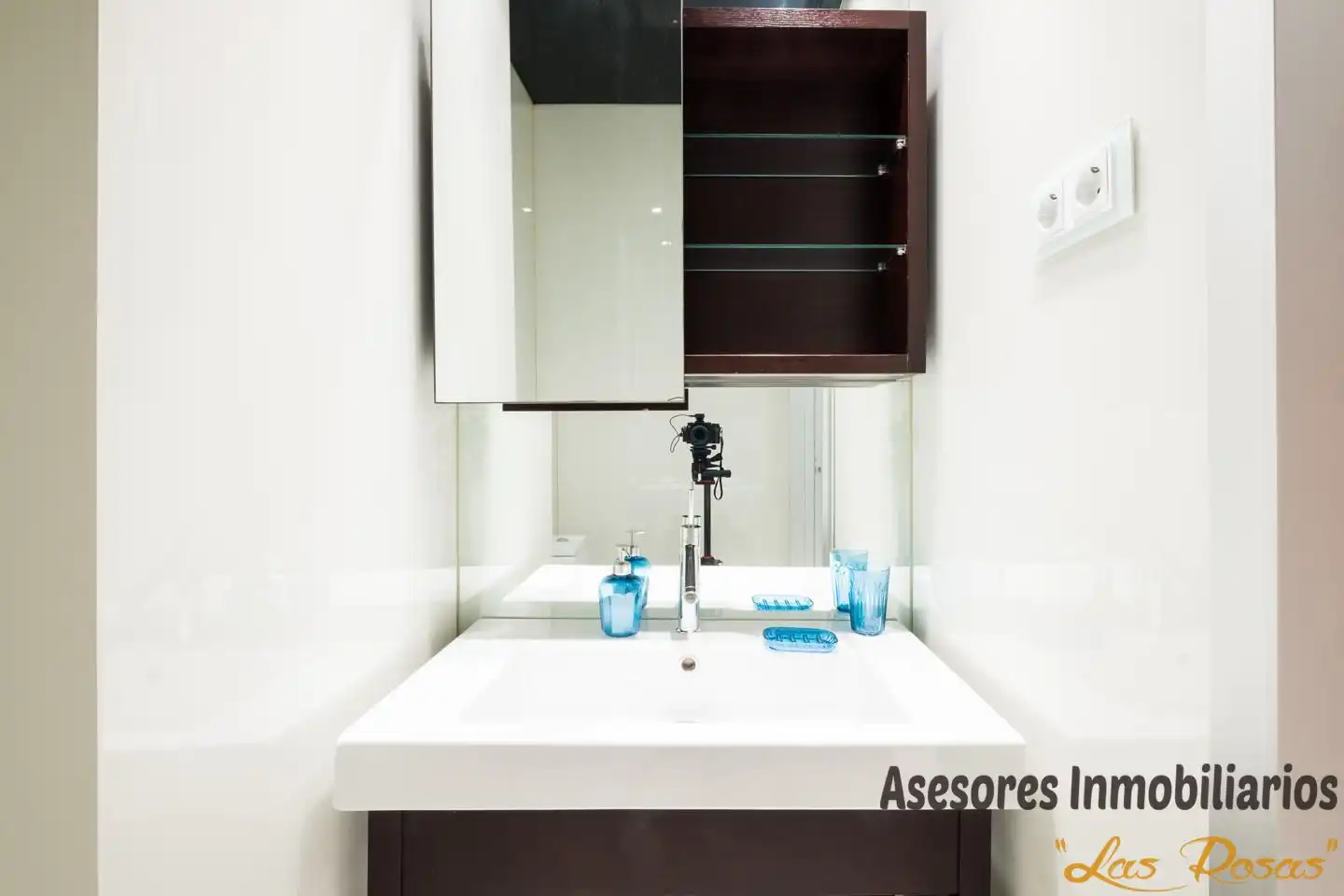 Bathroom of Ground floor for sale in Madrid  with Air Conditioner and Heating