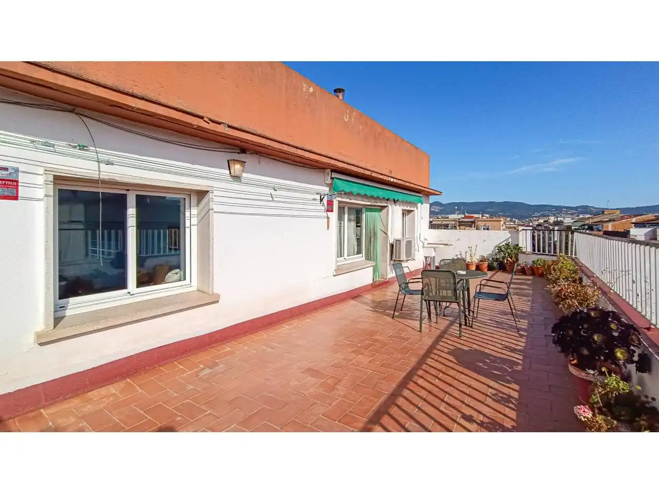 Vista exterior de Àtic en venda en Mollet del Vallès amb Aire condicionat i Terrassa