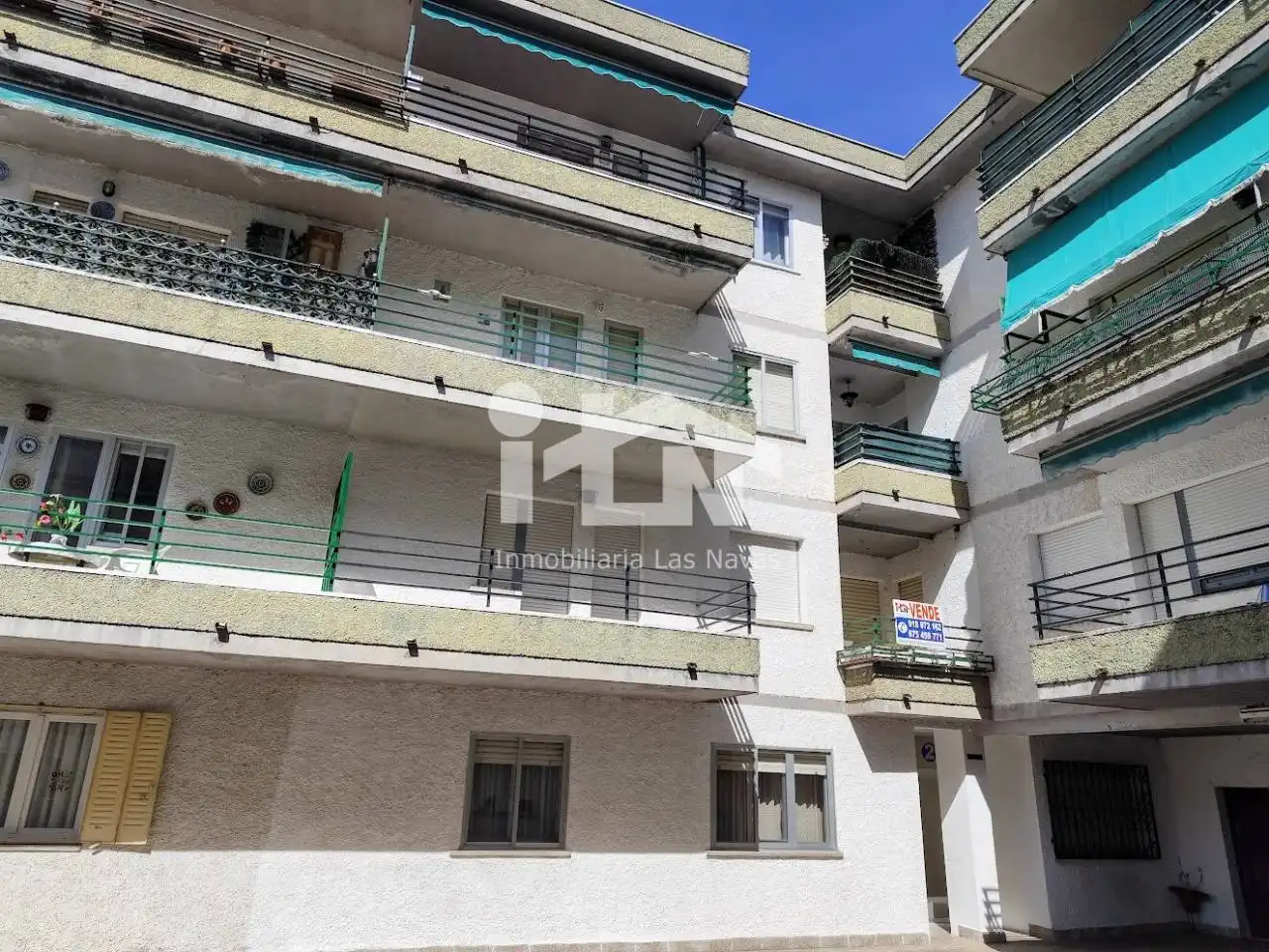 Vista exterior de Piso en venta en Las Navas del Marqués  con Calefacción, Terraza y Balcón