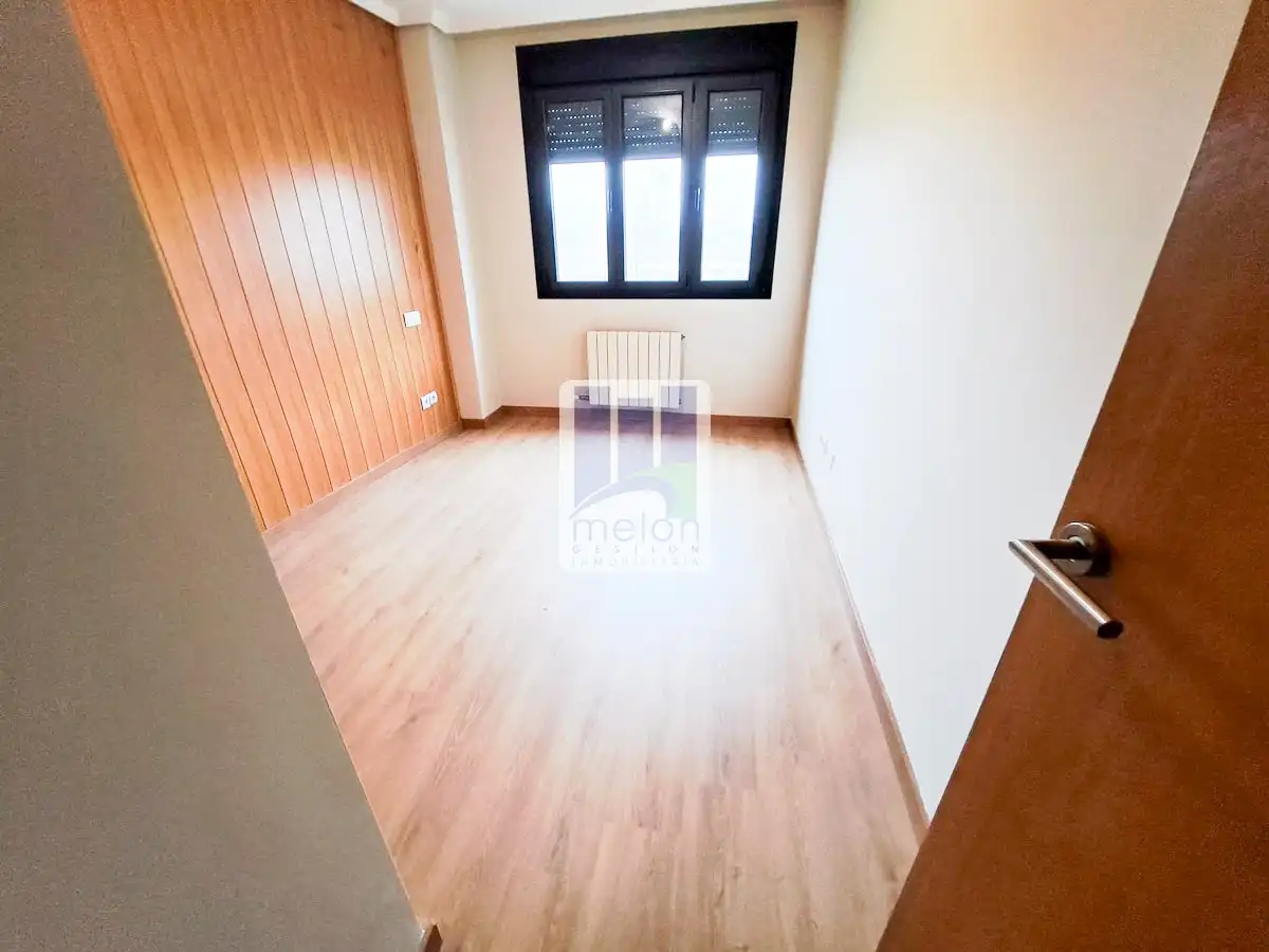 Habitación de Piso en venta en Burgos con Trastero