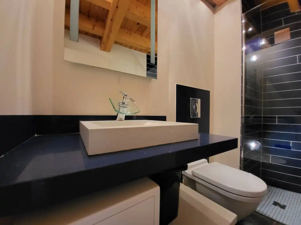 Baño de Piso en venta en Vic con Aire acondicionado y Amueblado