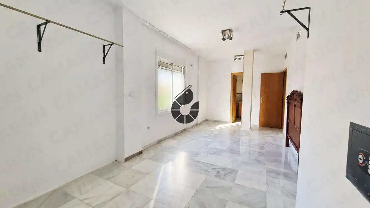 Casa adosada en venda en Coria del Río amb Jardí privat, Terrassa i Alarma