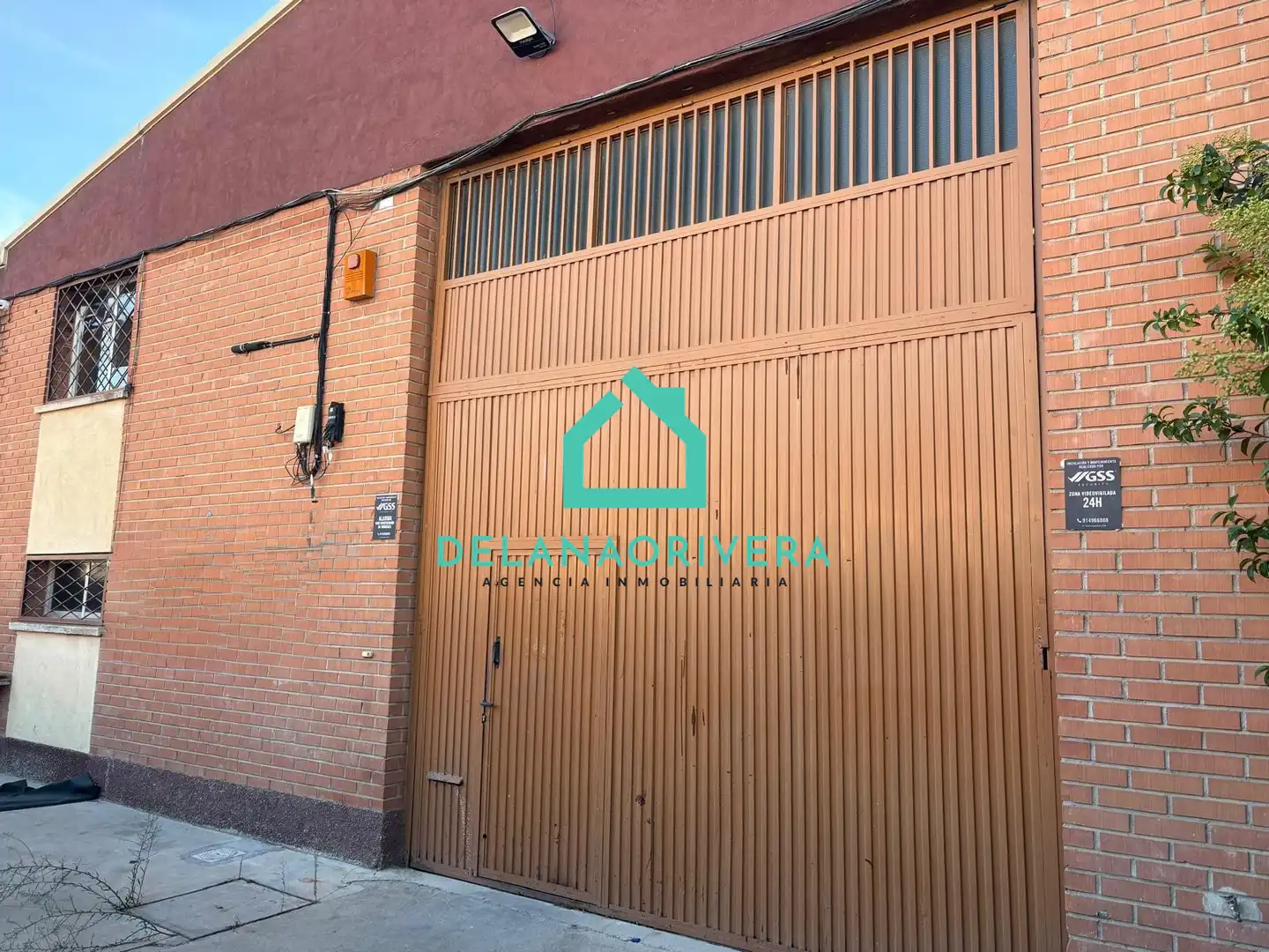 Nau industrial de lloguer a Calle Jaén 15