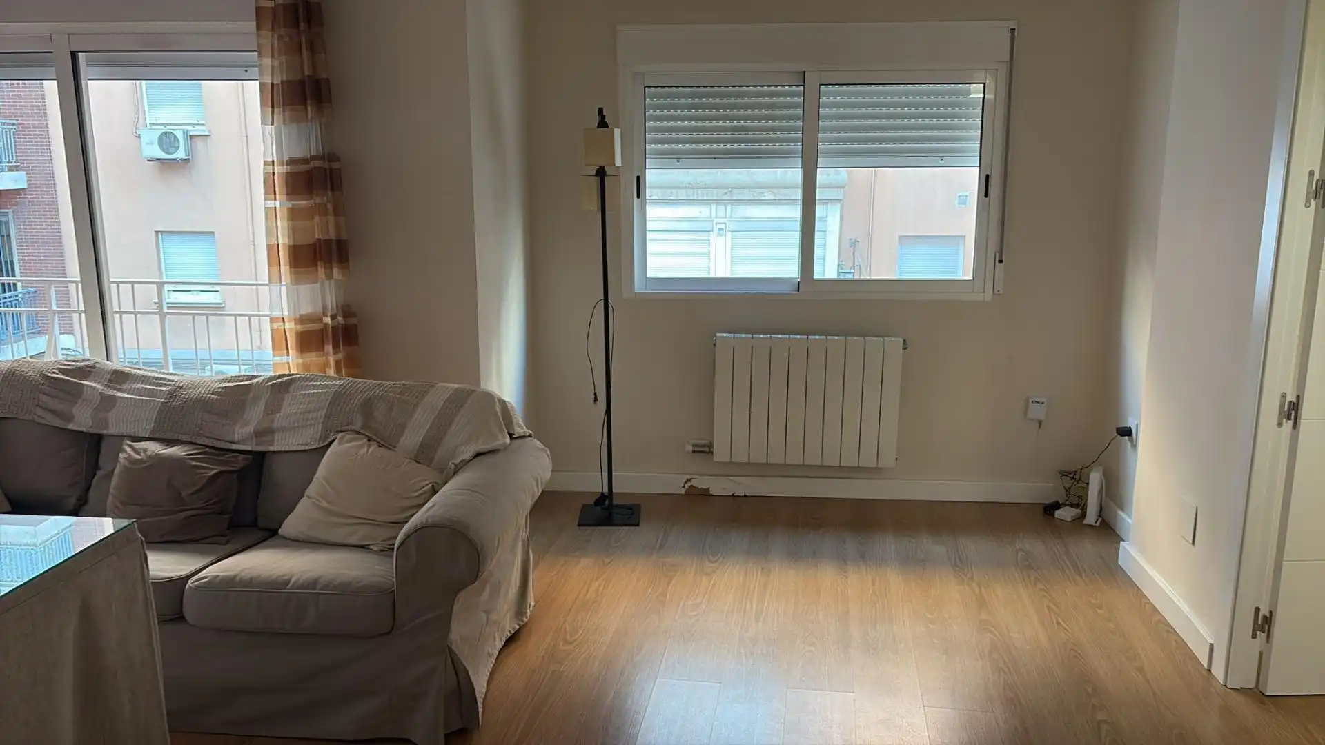 Sala d'estar de Pis per a compartir en Granada amb Moblat i Balcó