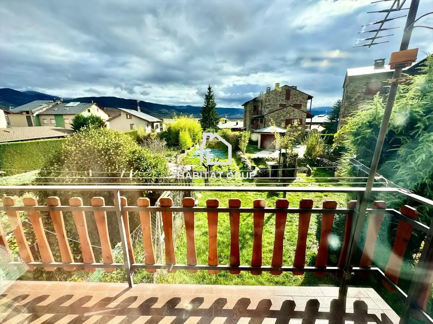 Vista exterior de Casa adosada en venda en Llívia amb Calefacció, Jardí privat i Terrassa