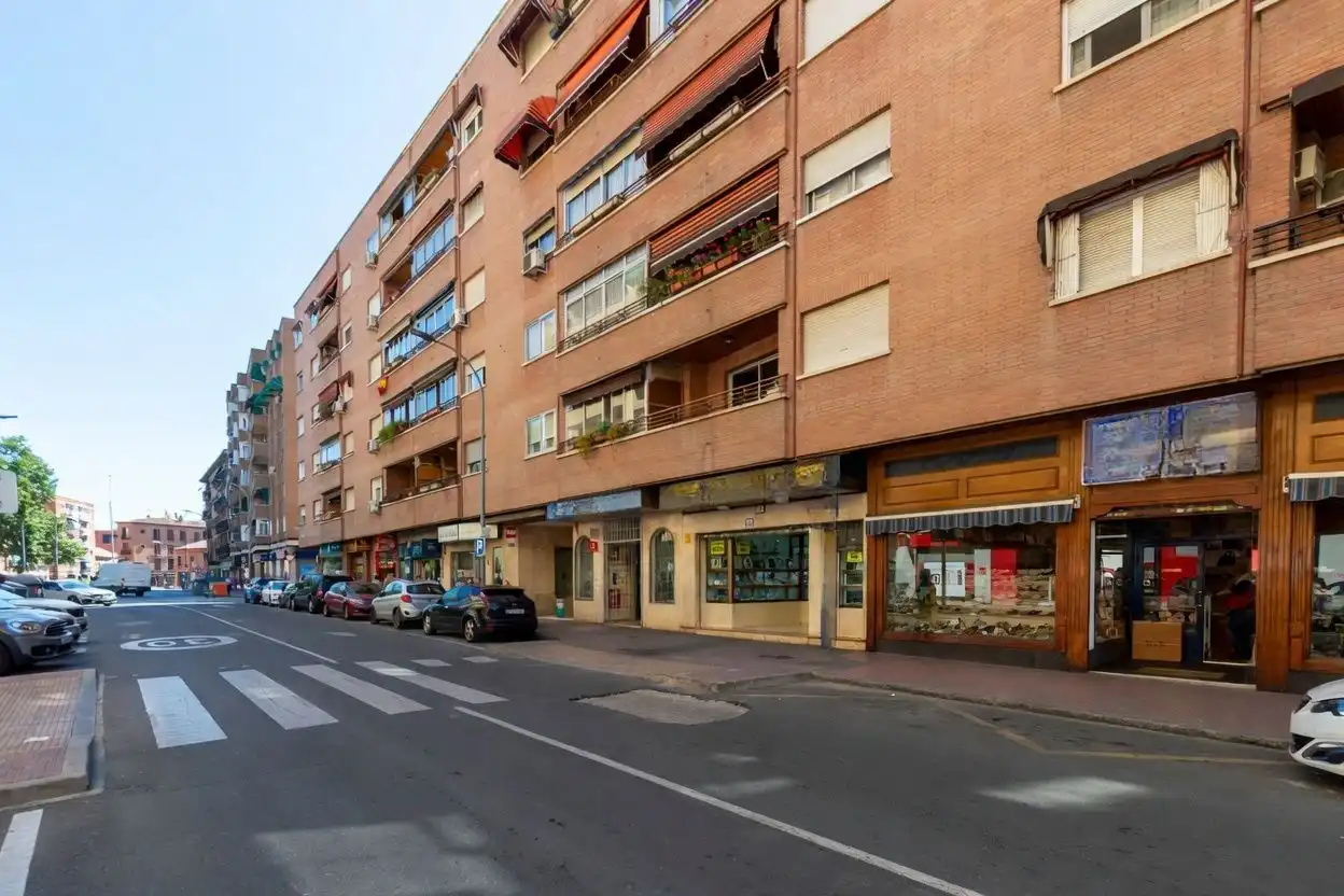Vista exterior de Piso en venta en Alcalá de Henares con Calefacción, Parquet y Terraza