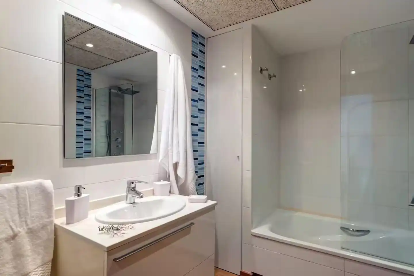 Flat for rent in Calle Santa Ángela de la Cruz, Encarnación - Regina