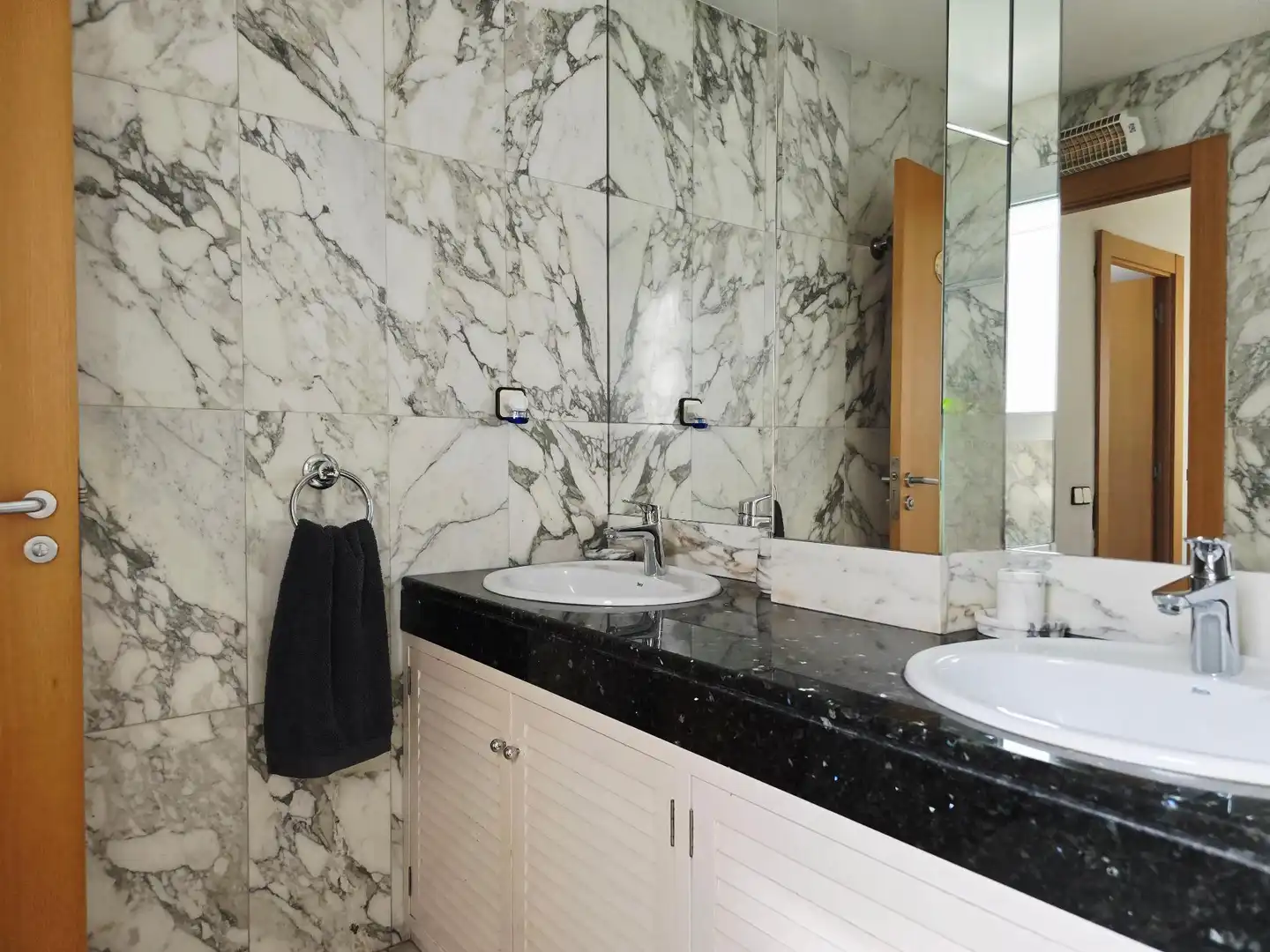 Bathroom of Attic for sale in Barcelona  with Air Conditioner, Heating and Terrace