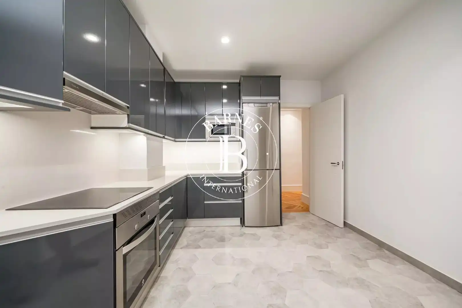 Küche von Wohnung zur Miete in Madrid mit Klimaanlage, Heizung und Ofen