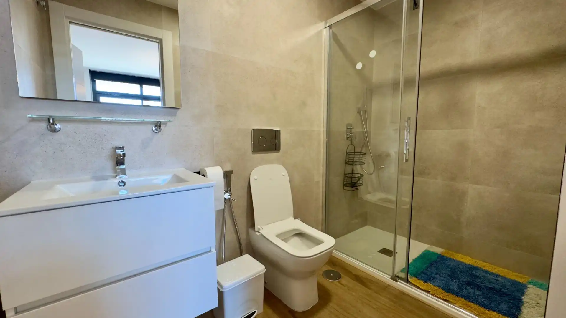 Bathroom of Flat for rent in Granada  with Air Conditioner, Heating and Terrace
