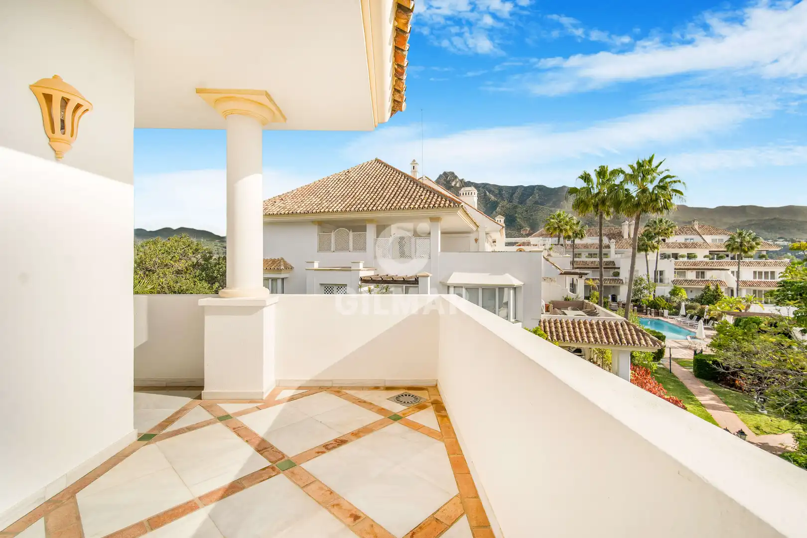 Vista exterior de Dúplex en venda en Marbella amb Calefacció, Jardí privat i Traster