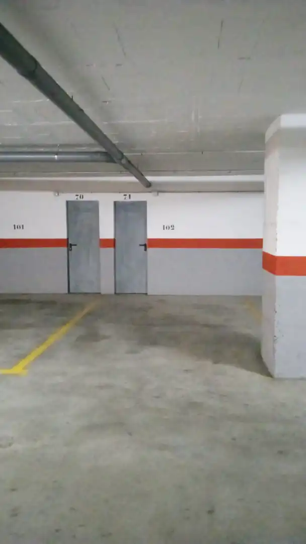 Aparcament amb ascensor en venda a Urbanización Miraflores, imagen 2