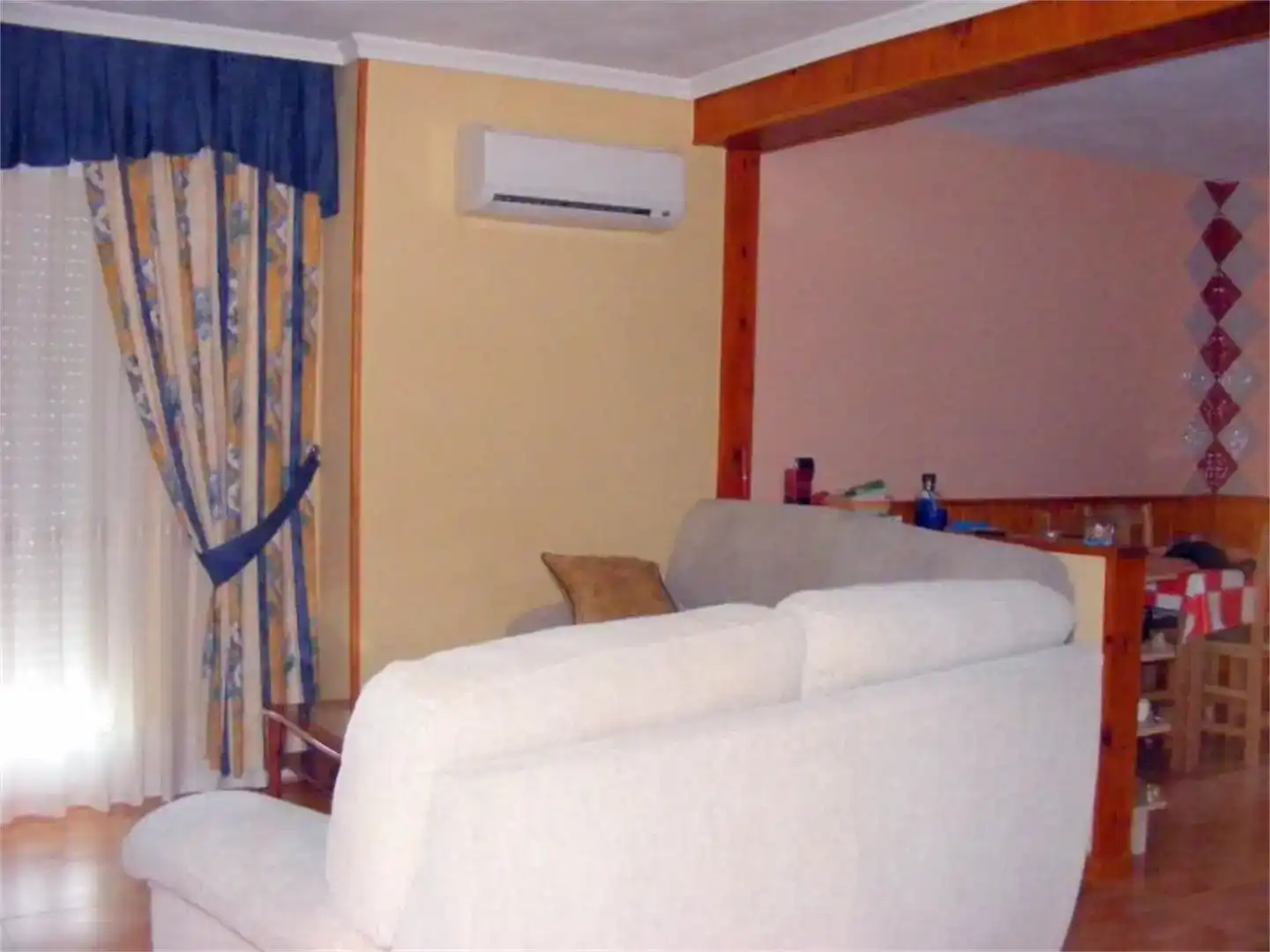 Sala d'estar de Casa adosada en venda en Benaoján amb Aire condicionat i Balcó