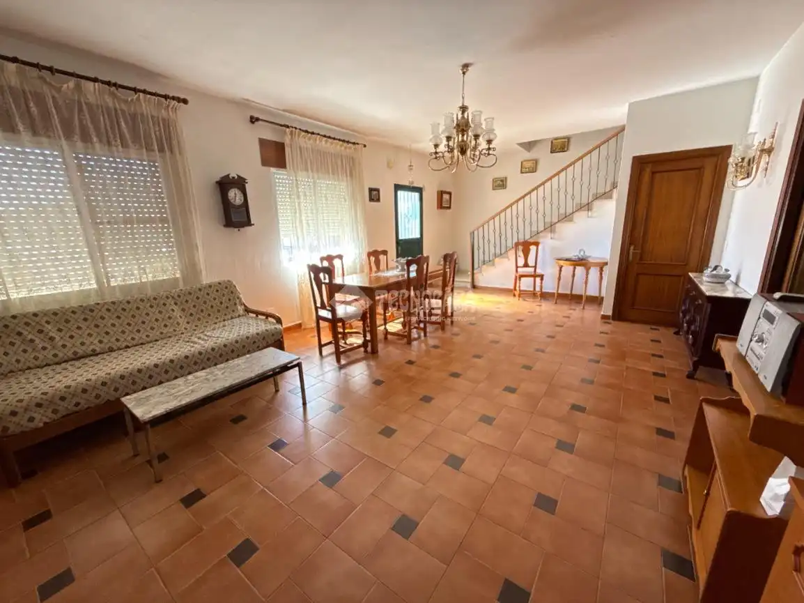 Sala de estar de Casa adosada en venta en Lucillos con Balcón