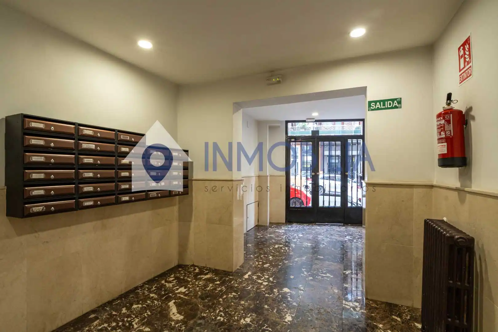 Vista exterior de Piso en venta en Madrid con Calefacción y Terraza