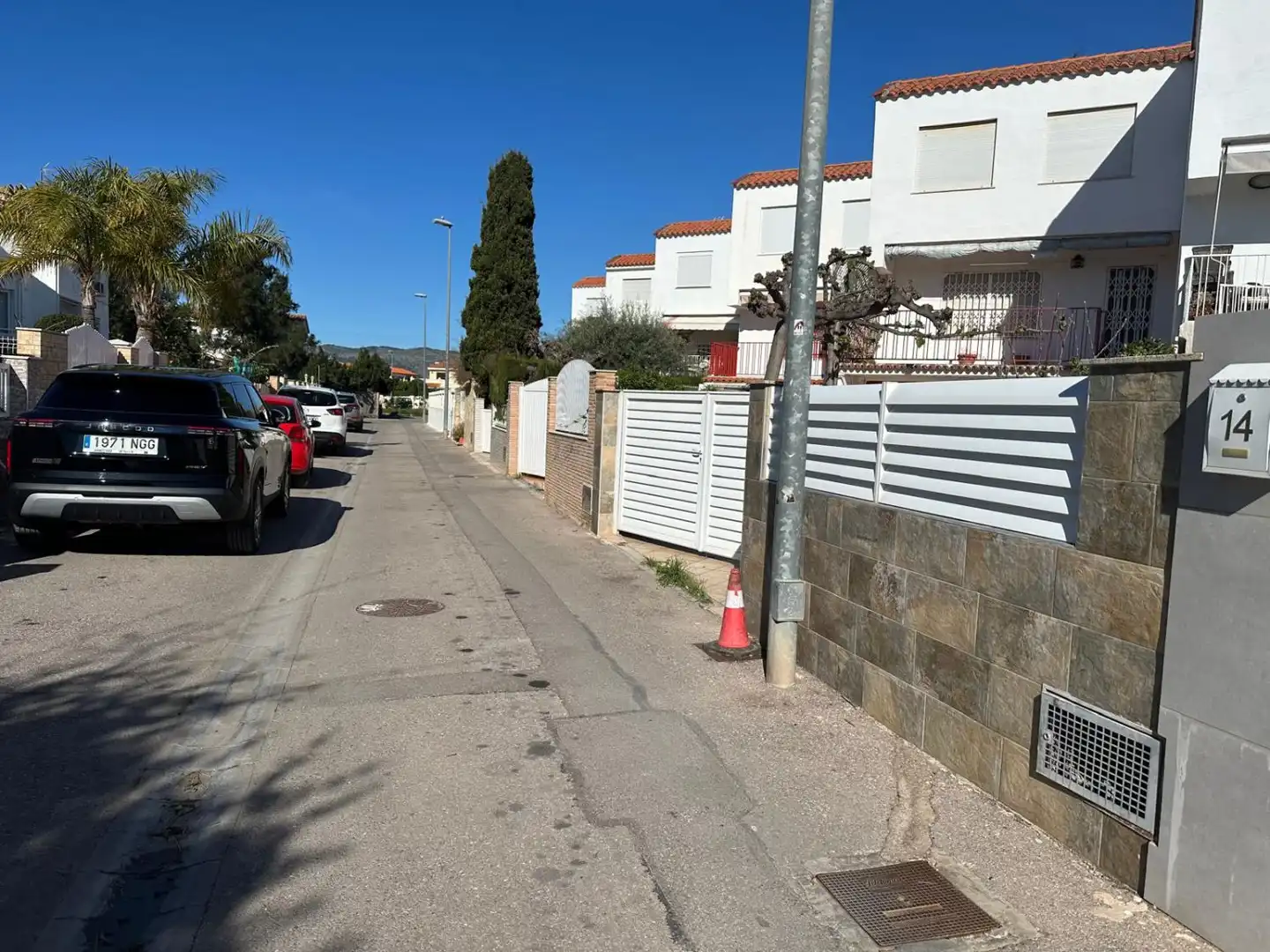 Außenansicht von Einfamilien-Reihenhaus zum Verkauf in Benicasim / Benicàssim mit Klimaanlage, Heizung und Terrasse