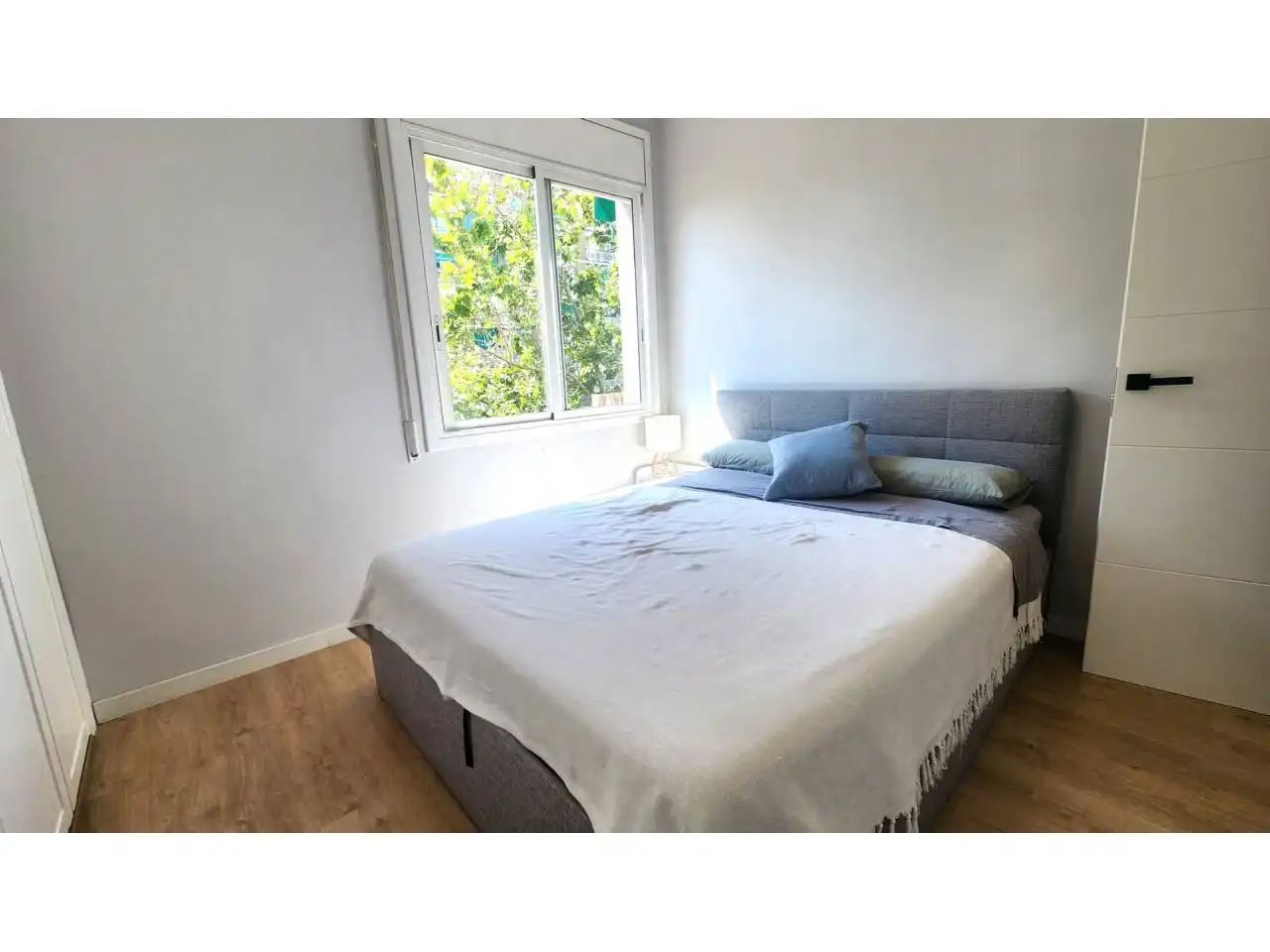 Bedroom of Flat for sale in Barcelona  with Air Conditioner, Parquet flooring and Terrace