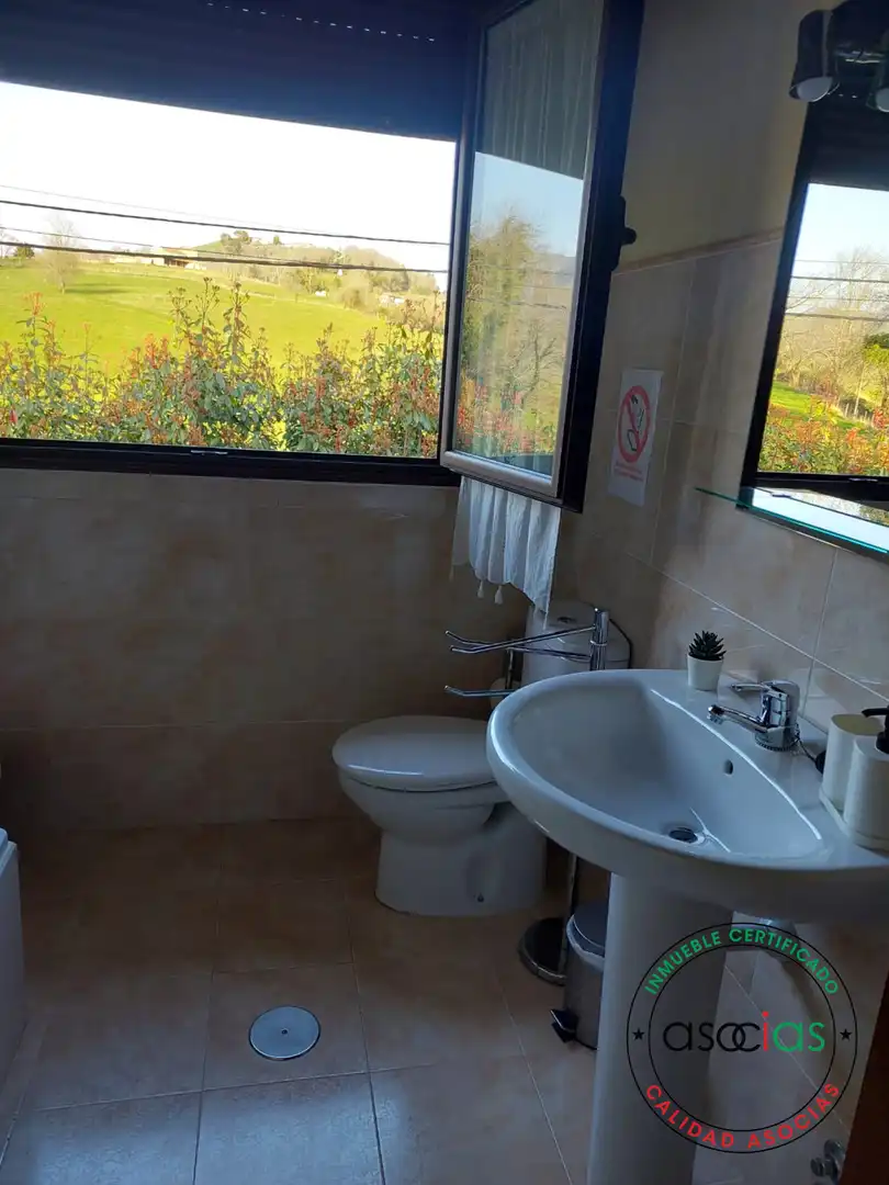 Bany de Casa o xalet en venda en Parres amb Calefacció, Jardí privat i Terrassa