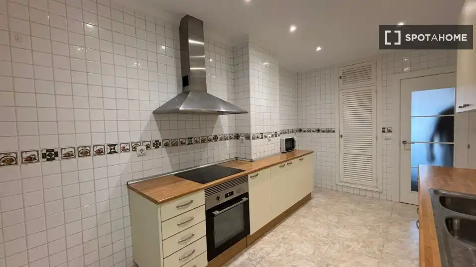 Cocina de Piso para compartir en Madrid con Aire acondicionado, Calefacción y Amueblado