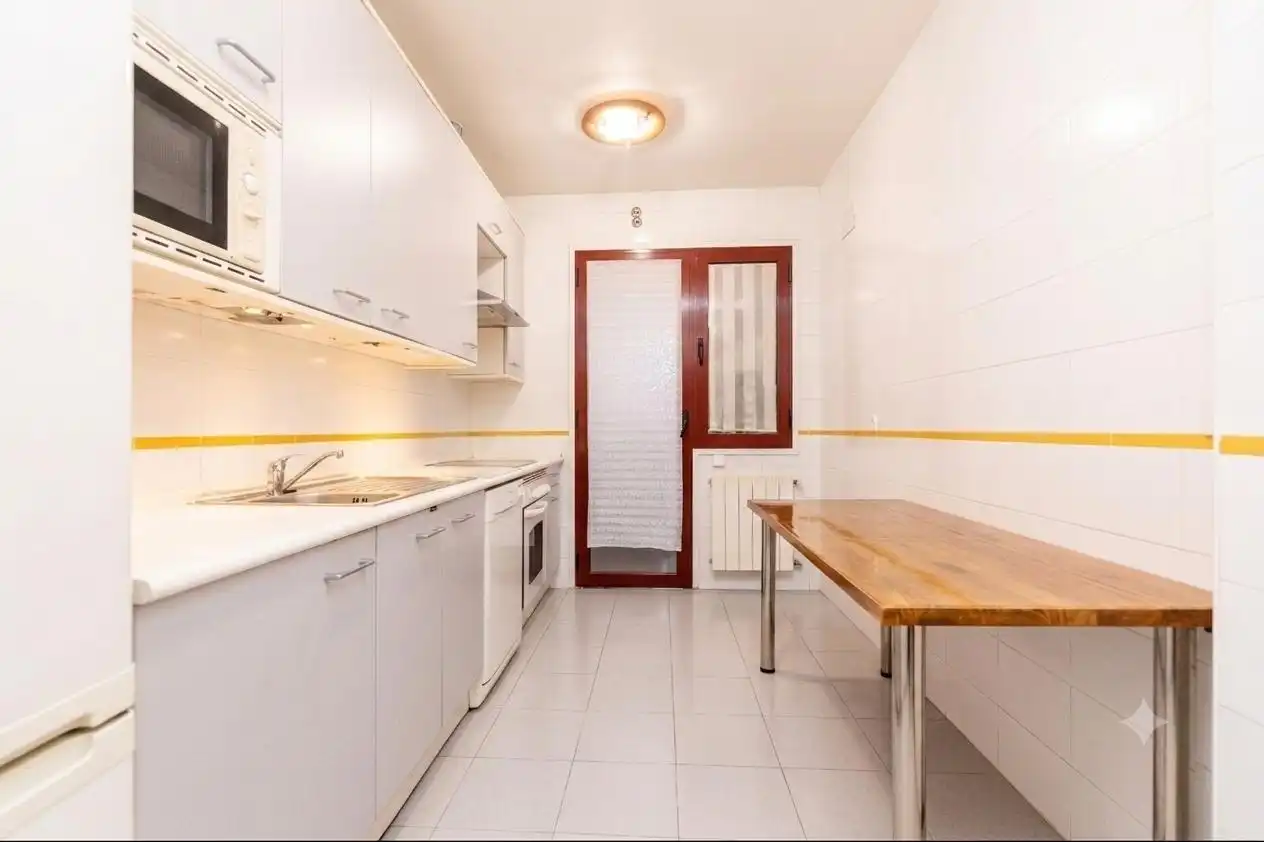 Cocina de Ático en venta en Las Rozas de Madrid con Aire acondicionado, Calefacción y Jardín privado