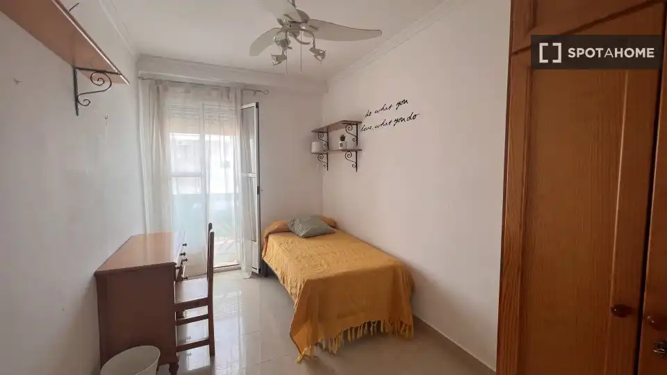 Room in La Calzada - La Florida