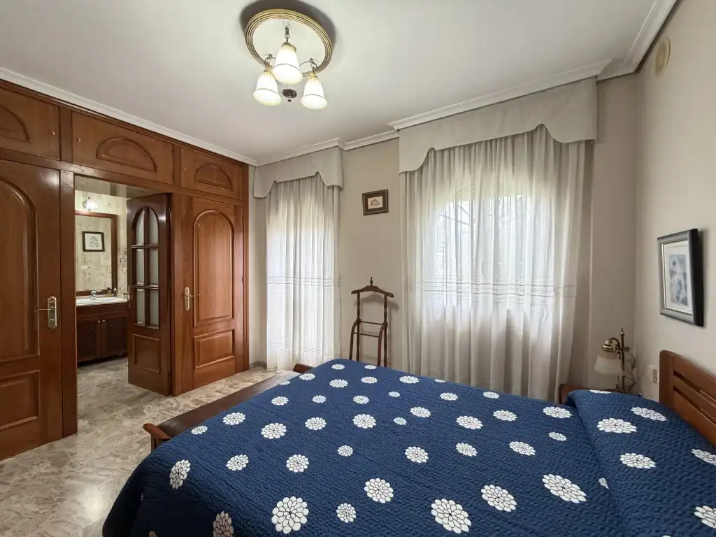 Dormitori de Casa o xalet en venda en Córdoba amb Terrassa i Balcó