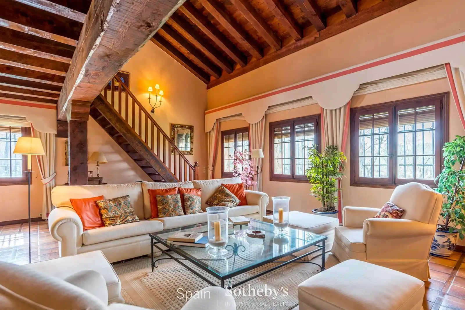 Sala de estar de Casa o chalet en venta en Sotosalbos con Aire acondicionado, Calefacción y Jardín privado
