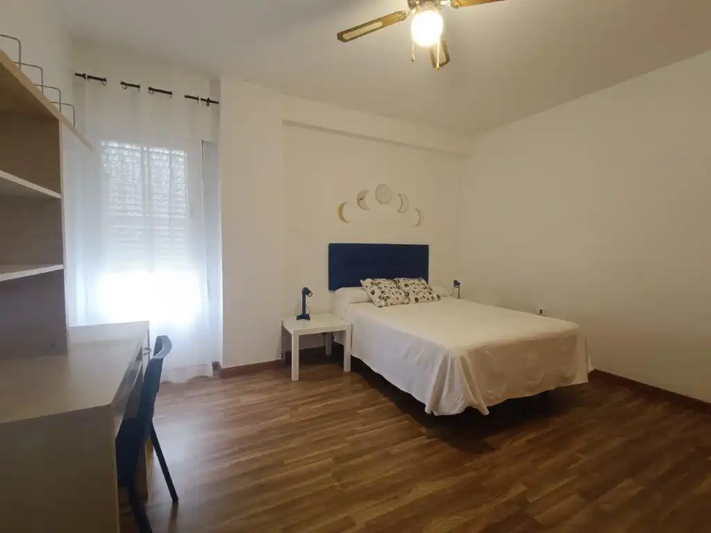 Schlafzimmer von Wohnung zur Miete in Málaga mit Klimaanlage, Heizung und Terrasse