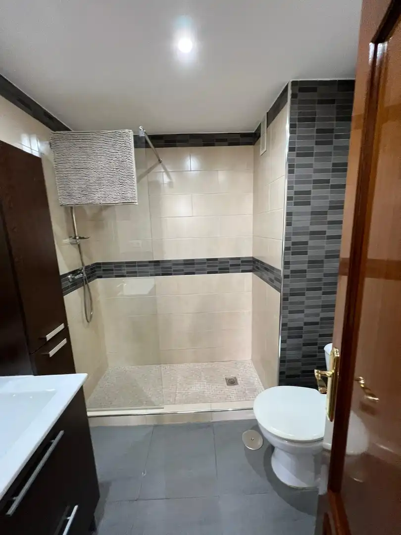 Room in N/A, -1, Parque Ayala - Jardín de la Abadía - Huelín