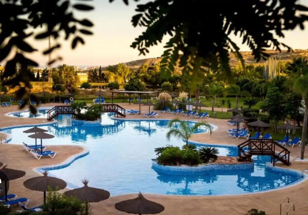 Piscina de Casa o chalet en venta en Mutxamel con Aire acondicionado, Jardín privado y Parquet