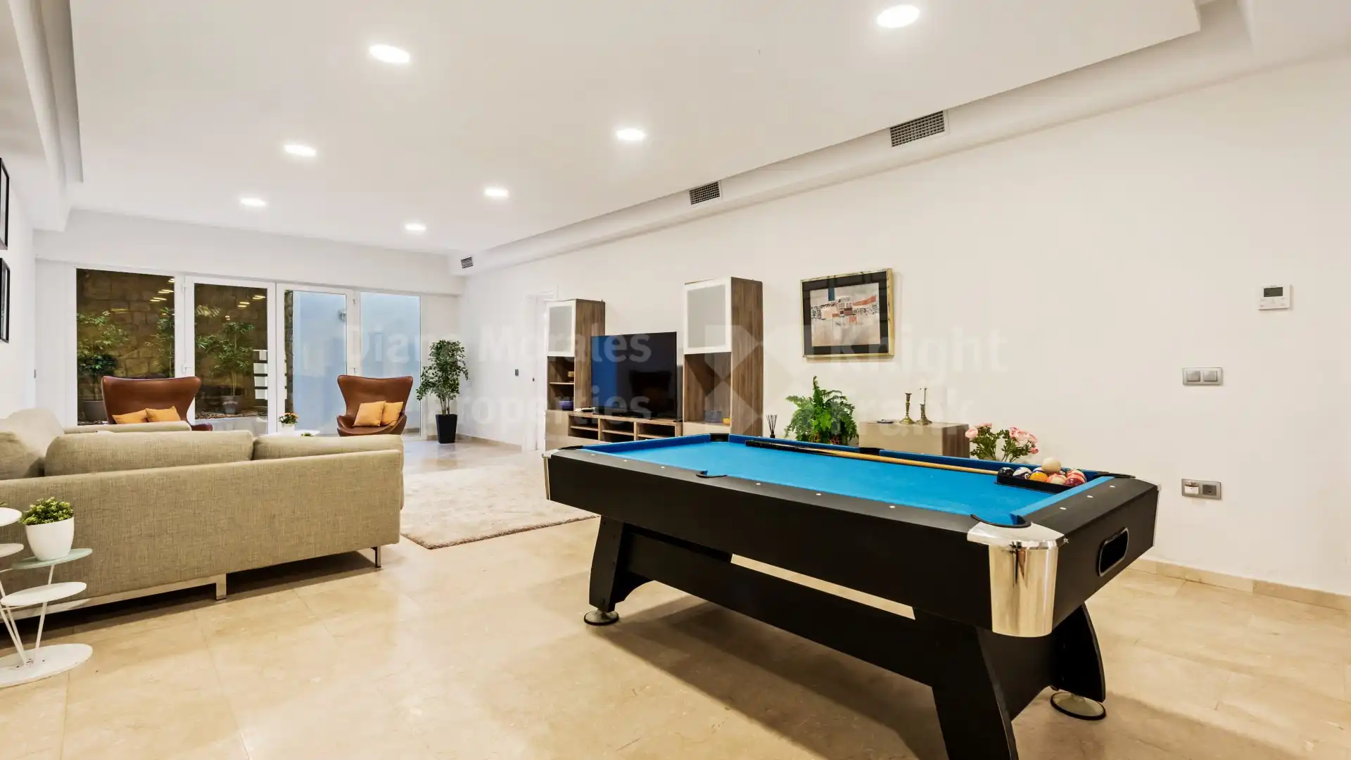 Sala de estar de Casa o chalet en venta en Marbella con Aire acondicionado, Jardín privado y Terraza