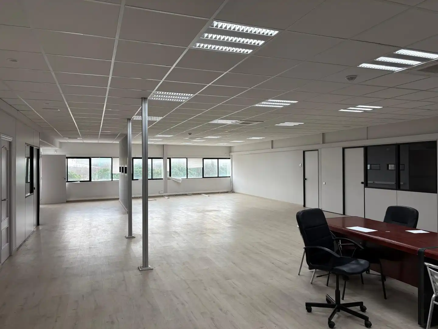 Oficina de alquiler en Travessera Industrial, Centre, Centre - Sant Josep - Sanfeliu