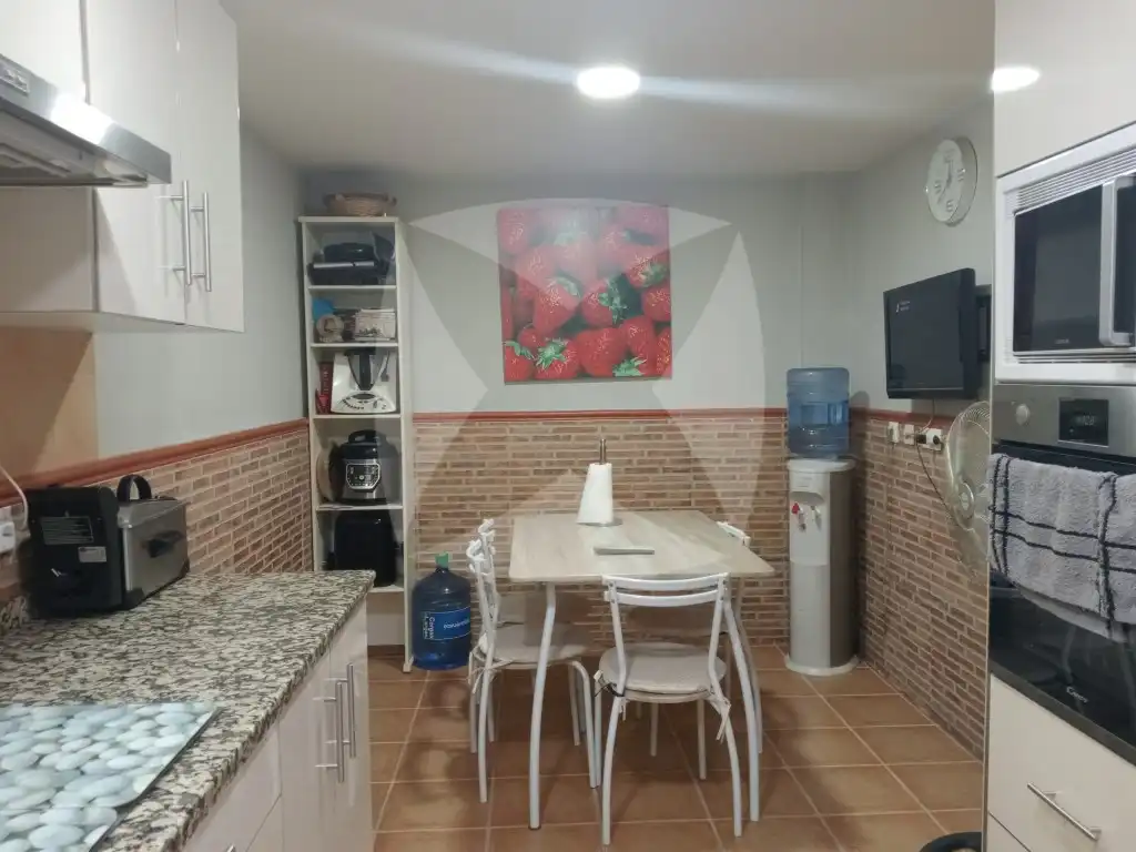 Cuina de Casa adosada en venda en Cáceres amb Terrassa