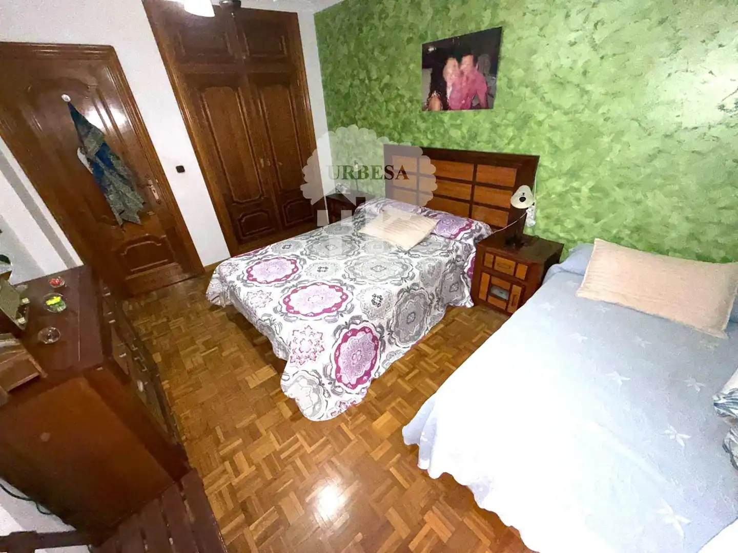 Schlafzimmer von Einfamilien-Reihenhaus zum Verkauf in Motril mit Klimaanlage, Heizung und Schwimmbad