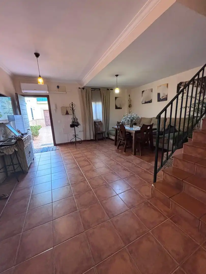 Sala de estar de Casa o chalet en venta en Alcalá de Guadaira con Terraza, Trastero y Balcón