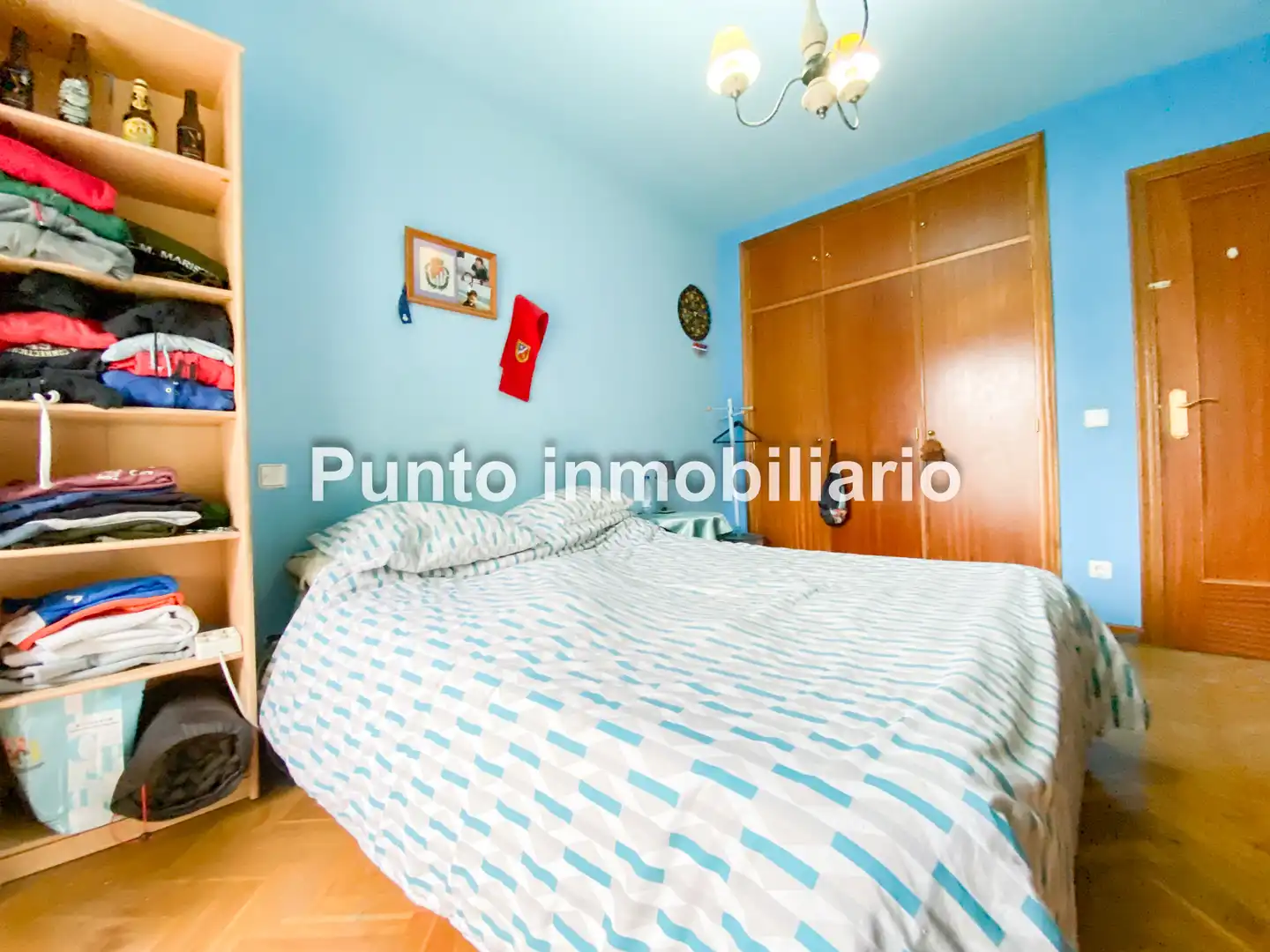 Dormitori de Casa adosada en venda en Valladolid amb Calefacció, Jardí privat i Parquet