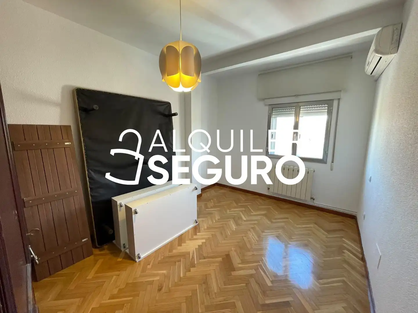 Bedroom of Flat for rent in Madrid  with Air Conditioner, Heating and Terrace