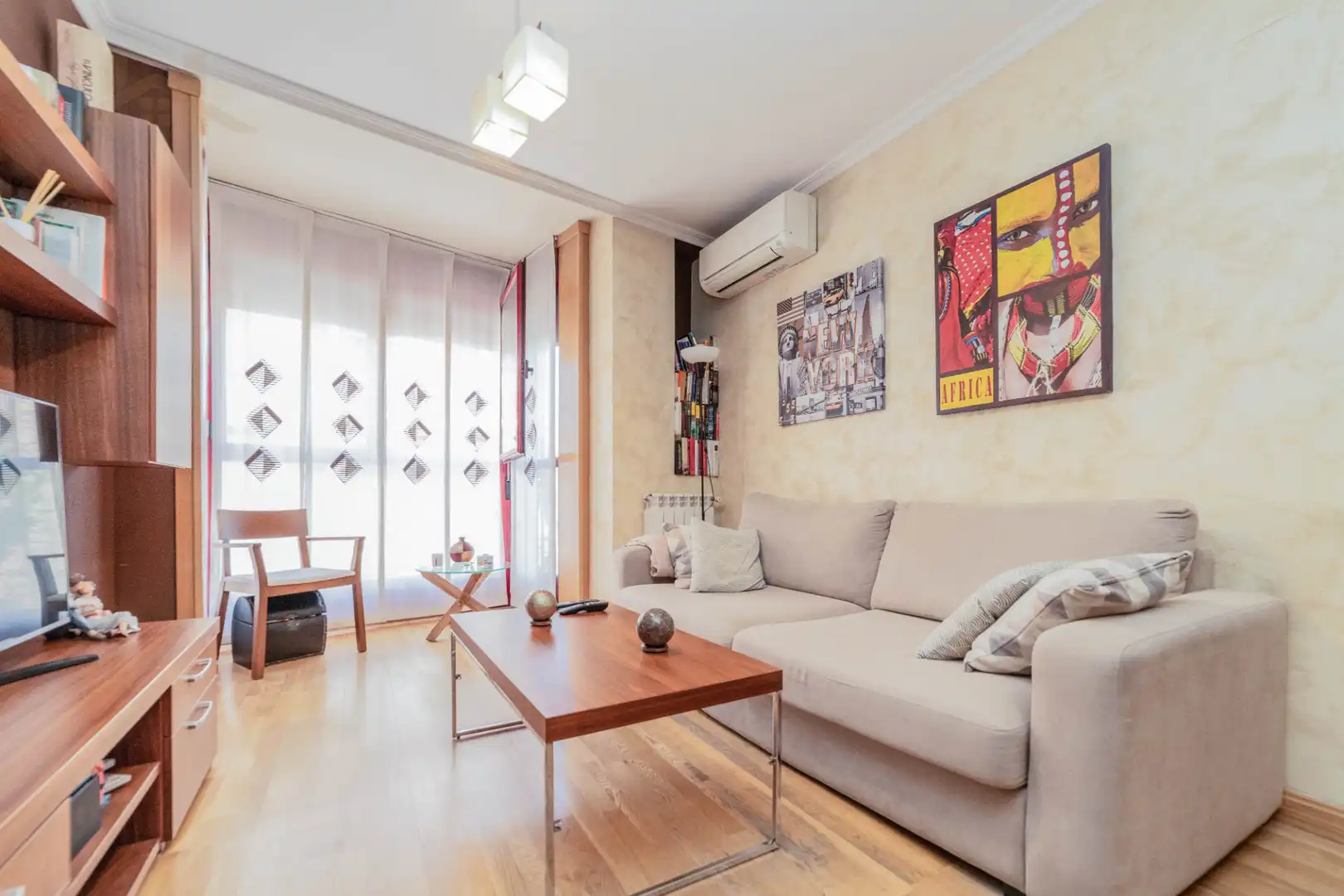 Living room of Flat for sale in Leganés  with Air Conditioner, Heating and Balcony