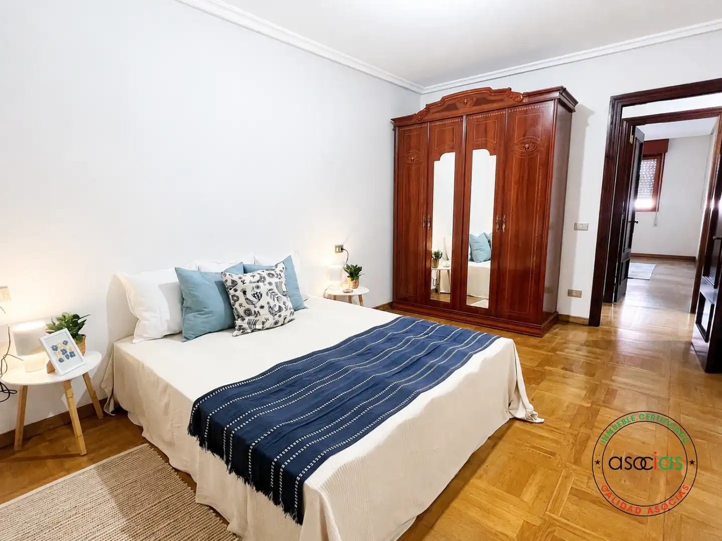 Dormitori de Pis en venda en Gijón  amb Calefacció, Jardí privat i Parquet