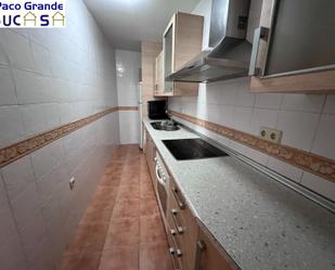 Cuina de Apartament de lloguer en  Granada Capital amb Parquet