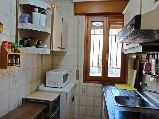 Cuina de Casa adosada en venda en Santo Domingo de Silos amb Calefacció, Terrassa i Traster