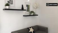 Living room of Flat to rent in  Madrid Capital  with Air Conditioner, Heating and Furnished